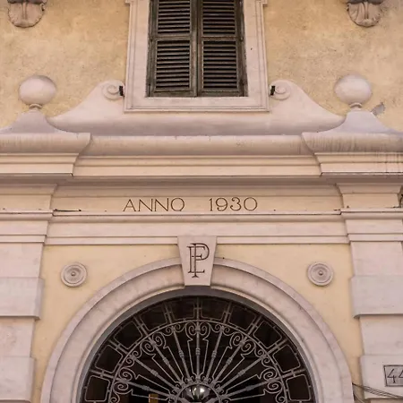 New Flat In Front Stpeter Square Apartment