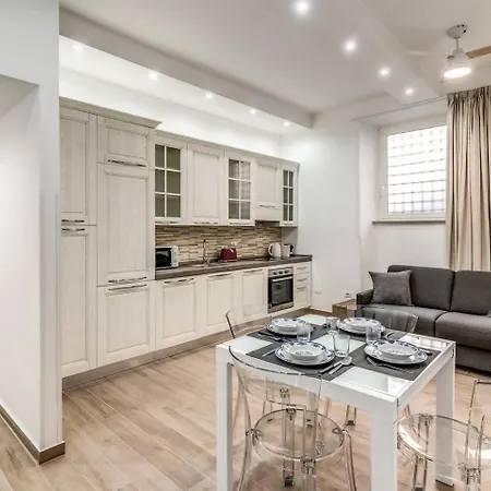 New Flat In Front Stpeter Square