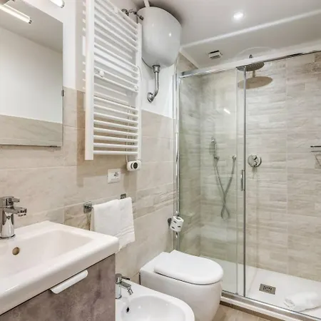 New Flat In Front Stpeter Square *