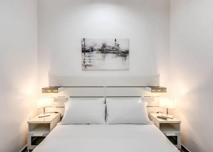 New Flat In Front Stpeter Square Διαμέρισμα *