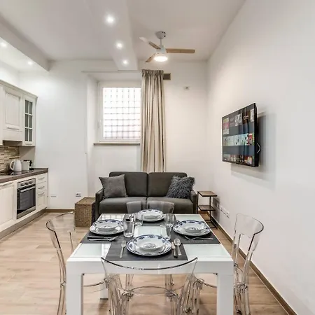 Apartman New Flat In Front Stpeter Square